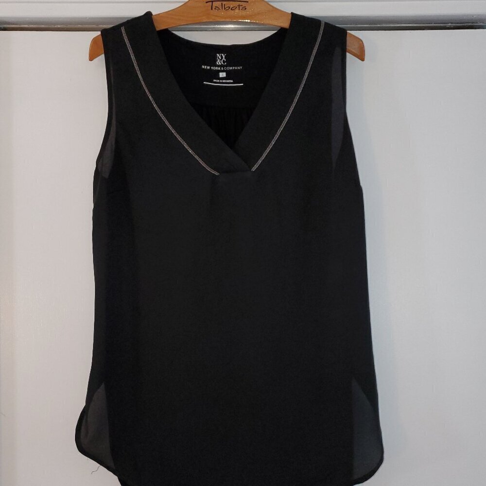 New York & Company Small Black V-Neck Sleeveless Blouse with Chain Trim - Picture 2 of 10